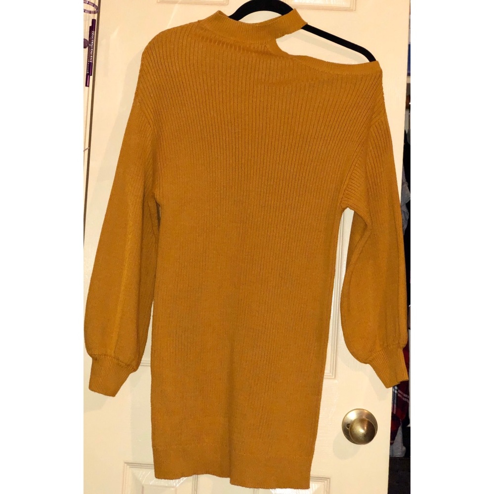 NEVER WORN - Off shoulder sweater dress